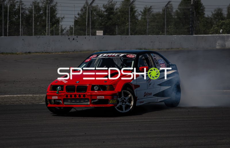 BMW E36 in Driftaction auf dem Nürburgring