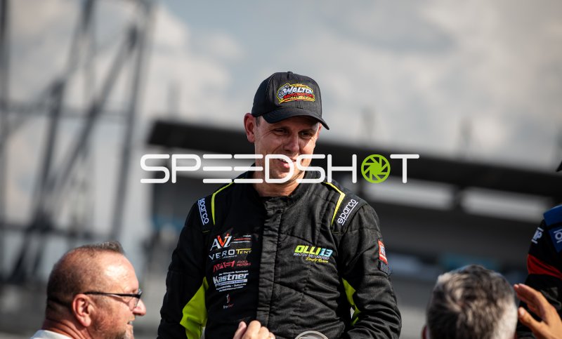 Oliver Walton bei Siegerehrung der Driftchampionship