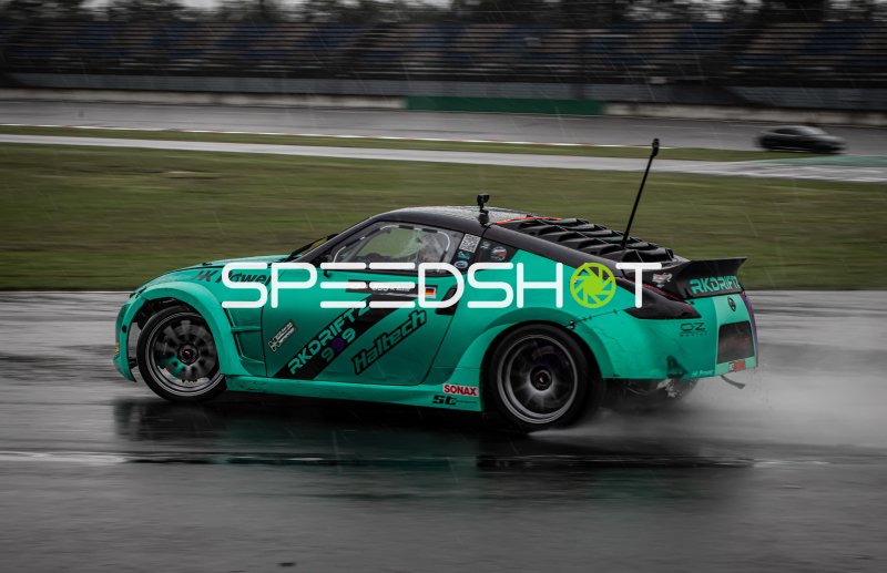 Nissan 350Z in Neongrün beim Drifttraining am Nürburgring