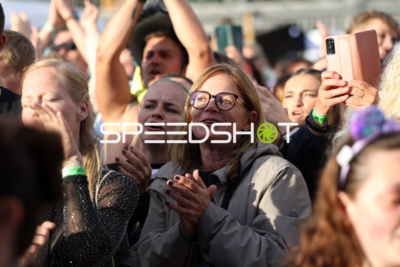 Begeisterte Fans beim Malle-Schlager-Festival im Gartenschaupark Rietberg