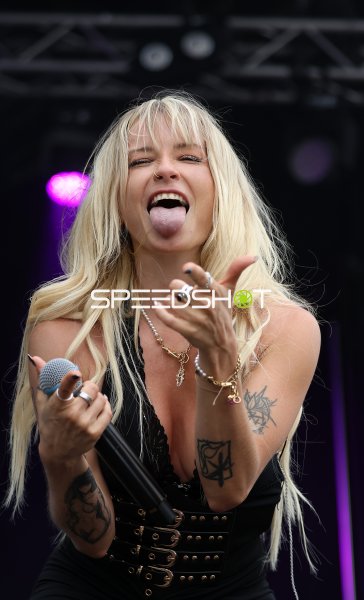 Mia Julia beim Auftritt auf dem Malle-Festival in Rietberg