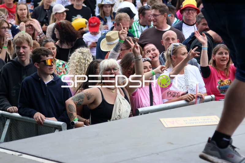 Begeisterte Fans beim Malle-Festival im Gartenschaupark Rietberg