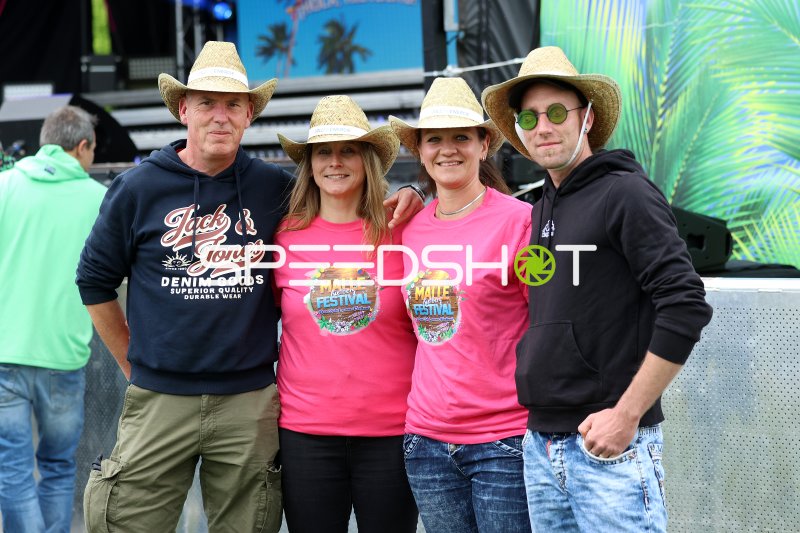Festivalbesucher beim Malle Rietberg Festival im Gartenschaupark