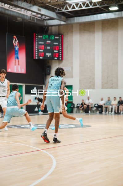 Javon Bardwell (#0; Team 3SSB Select) im Spielaufbau