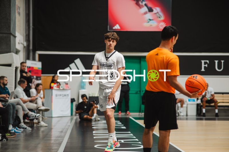Maxence Lemoine (#23; Team Eurocamp 1) im Spielaufbau