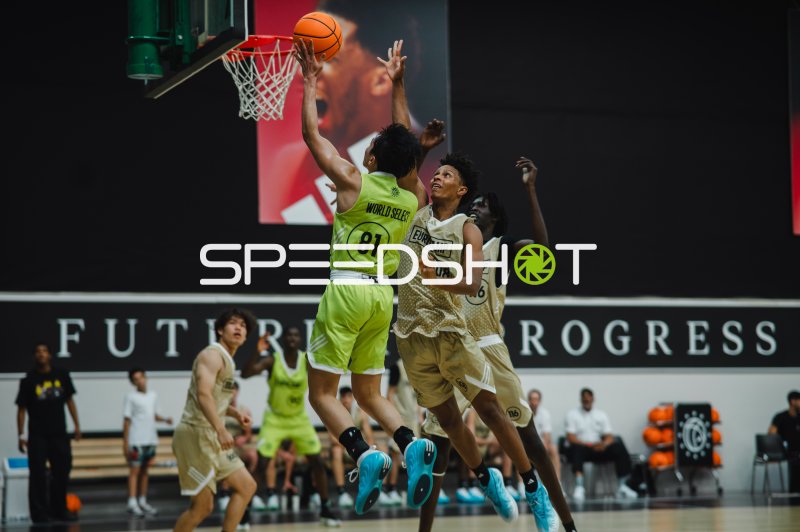 Andy Gemao (#81; Team World) beim Layup gegen Team NBL Next Stars