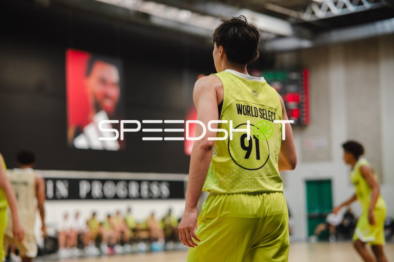 Kenichiro Benedict (#91; Team World) auf dem Spielfeld