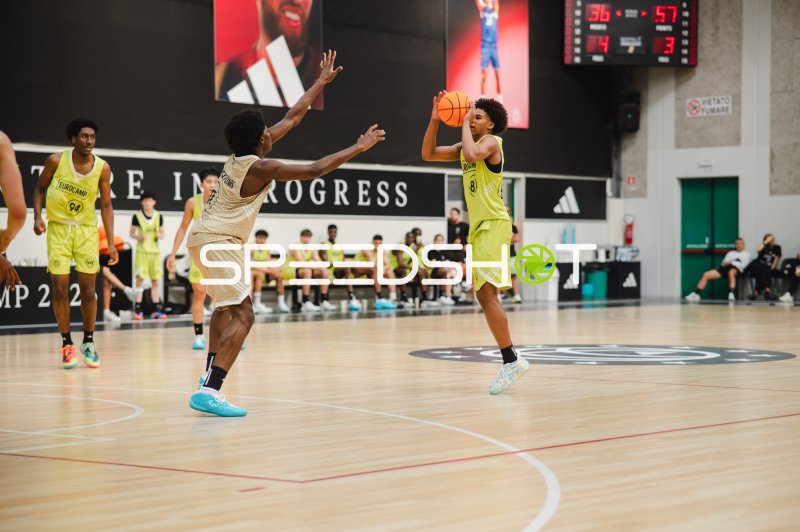 Josiah Rose (#8; Team 3SSB Select) beim Wurfversuch gegen Team NBL Next Stars