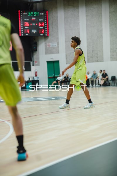 Anderson Da Silva Mollino (#85; Team World) im Spielaufbau