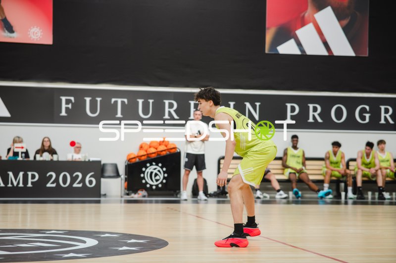 Kenichiro Benedict (#91; Team World) in Defensivstellung beim adidas Camp 2026