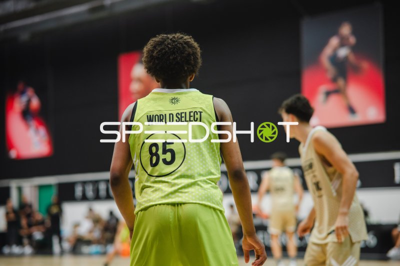 Anderson Da Silva Mollino (#85; Team World) auf dem Spielfeld