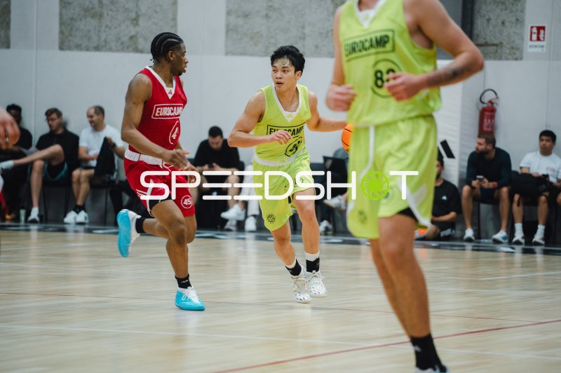 Yuto Imanishi beim Dribbling im Eurocamp-Spiel