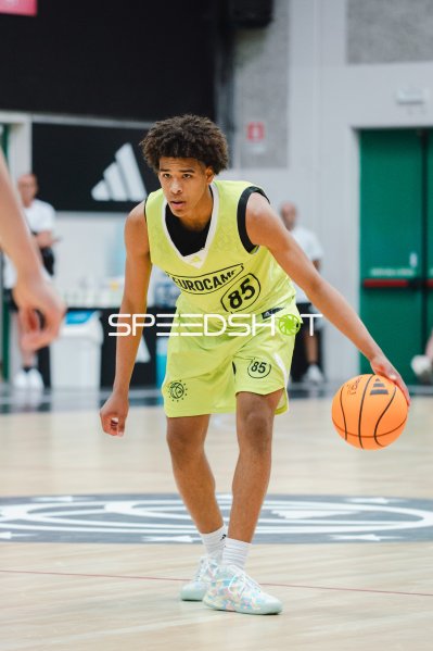 Spieler #85 beim Dribbling am Eurocamp
