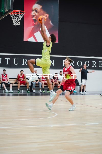Spektakulärer Dunking-Versuch beim adidas Eurocamp
