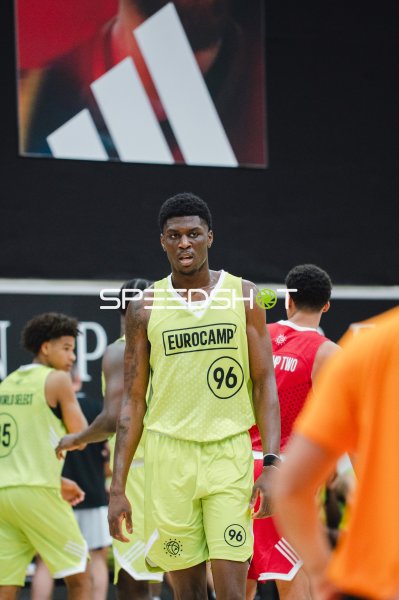 Spieler #96 beim NBA Eurocamp im Fokus