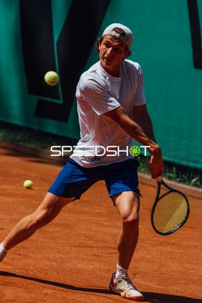 Paco Wortelmann beim Rückhand-Schlag, Sächsische Tennis Landesmeisterschaften