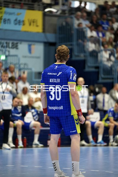 Tom Kiesler (#30; VfL Gummersbach) auf dem Spielfeld in der SCHWALBE arena