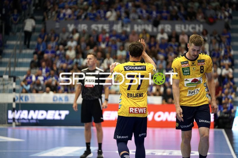 Dani Baijens (#77) und Tim Nothdurft (#8; Rhein Neckar Löwen) in der SCHWALBE arena