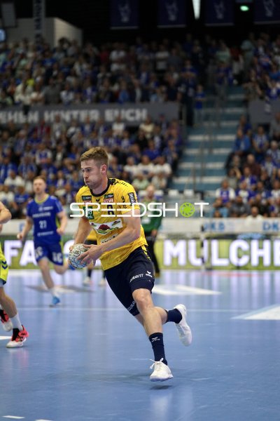 Tim Nothdurft (#8; Rhein Neckar Löwen) mit Ball in der SCHWALBE arena