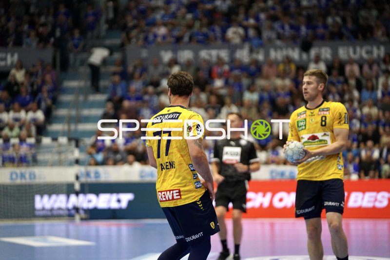 Tim Nothdurft (#8) und Dani Baijens (#77; Rhein Neckar Löwen) in der SCHWALBE arena