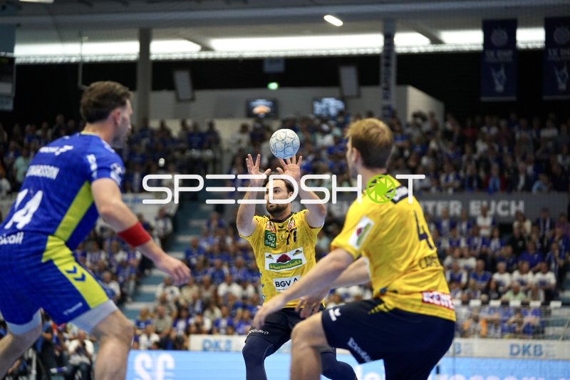 Kentin Mahé (#22; VfL Gummersbach) beim Wurf gegen Rhein Neckar Löwen