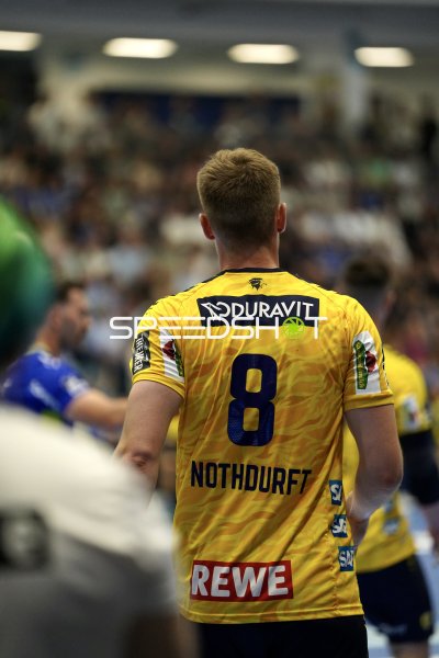 Tim Nothdurft (#8; Rhein Neckar Löwen) beobachtet das Spielgeschehen