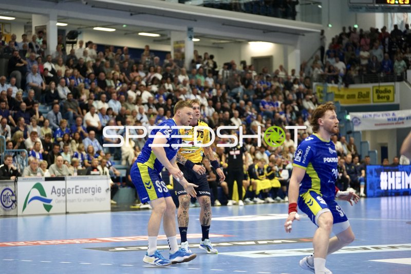 Kristjan Horžen (#27; VfL Gummersbach) im Zweikampf gegen Edwin Aspenbäck (#78; Rhein Neckar Löwen)