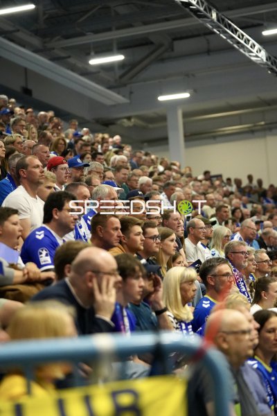 VfL Gummersbach Fans in der SCHWALBE arena