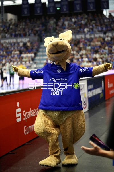 VfL Gummersbach Maskottchen Känguru posiert in der SCHWALBE arena