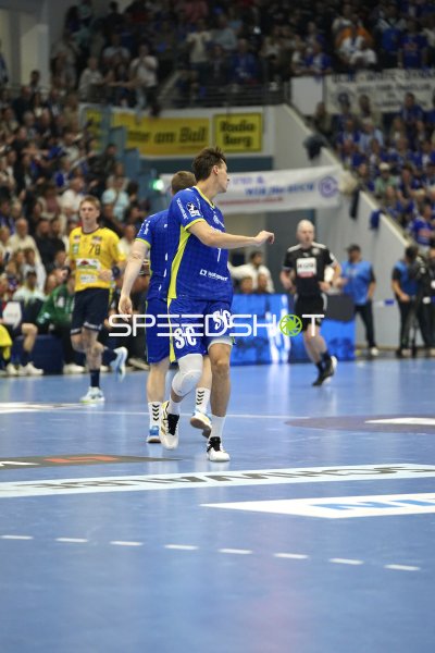 Julian Köster (#7; VfL Gummersbach) in Spielaktion in der SCHWALBE arena