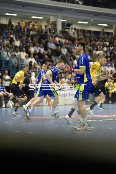 Julian Köster (#7; VfL Gummersbach) im Spielaufbau gegen Rhein Neckar Löwen