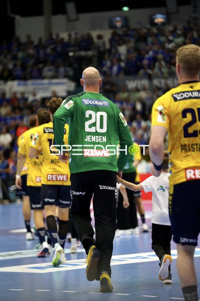 Mike Jensen (#20; Rhein Neckar Löwen) beim Einlaufen in der SCHWALBE arena