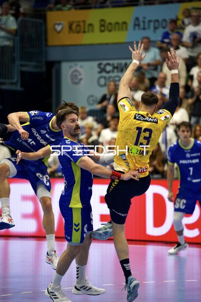 Sebastian Heymann (#13; Rhein Neckar Löwen) beim Wurf gegen VfL Gummersbach