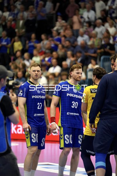 Kristjan Horžen (#27) und Tom Kiesler (#30; VfL Gummersbach) auf dem Spielfeld