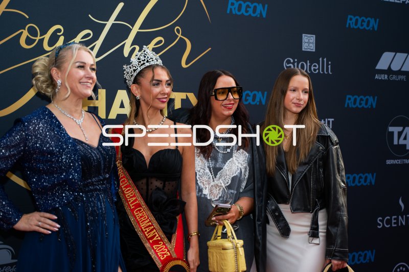 Nelly Sigmann und Patricia Rath (Miss Global 23/24) beim All-Together