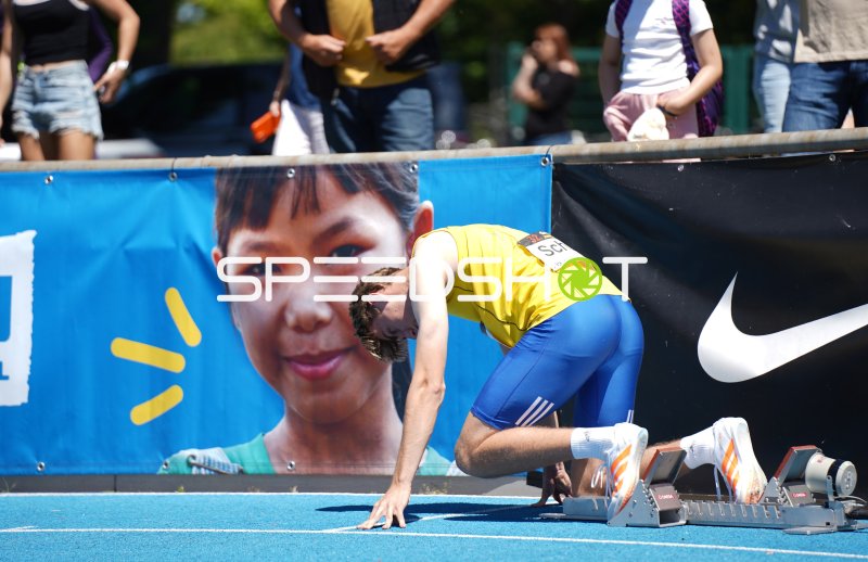 Sprinter in den Startblöcken beim Leichtathletik-Meeting in Mannheim