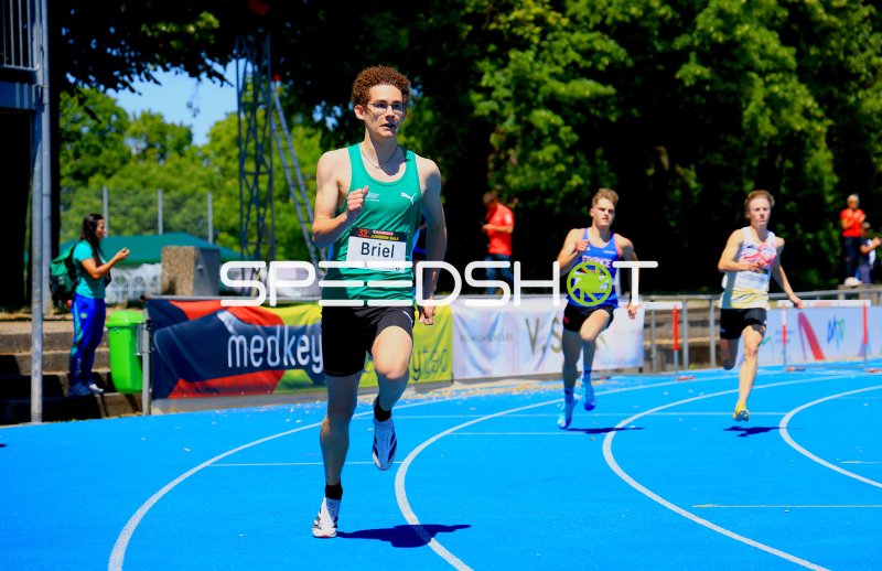 Raphael Briel (#363) beim 400m-Hürdenlauf im Michael-Hoffmann-Stadion Mannheim