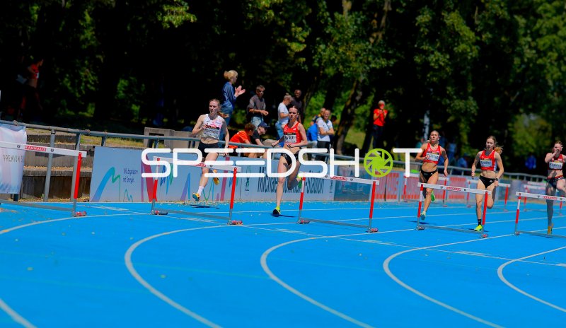 Ellemieke Maenhoudt beim 400m-Hürdenlauf im Michael-Hoffmann-Stadion Mannheim