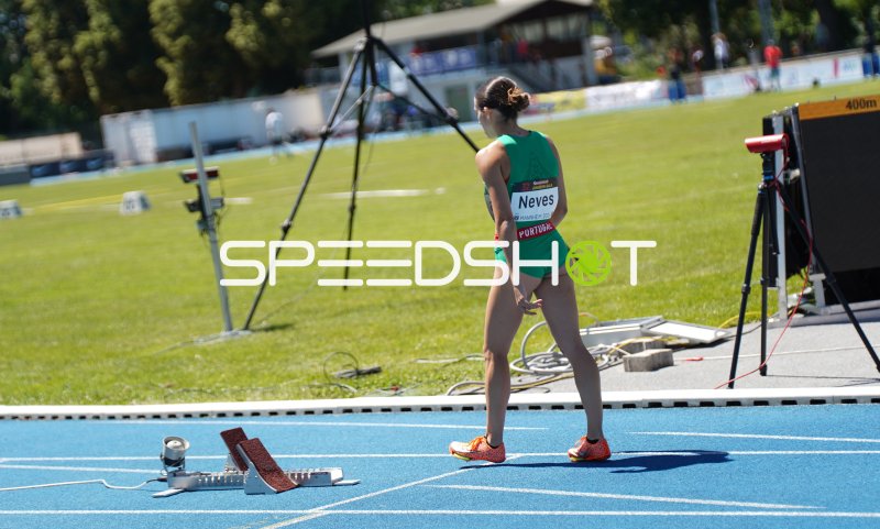 Cristina Neves (#286) vor dem Start im 400m-Hürdenlauf in Mannheim