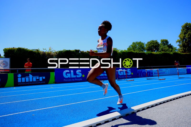 Solii Wirsiy Nsolo (#142) beim 40H-Lauf im Michael-Hoffmann-Stadion Mannheim
