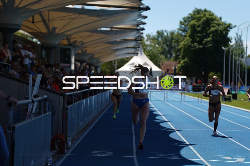 Lynn Pöppelmann (#400) im 400m-Hürden-Finale im Michael-Hoffmann-Stadion