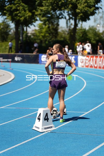 Megan Nieman (#496) vor dem Start in Mannheim