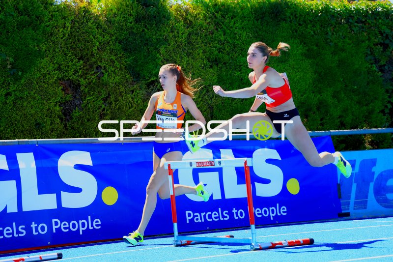 Zoë Van Gils (#263) im 400m-Hürden-Duell beim Mannheim Gala