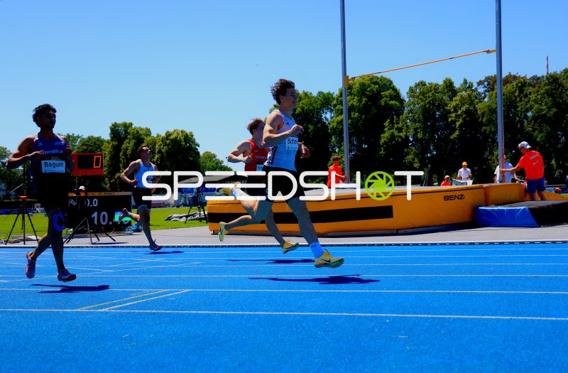 Sprint-Vorlauf im Michael-Hoffmann-Stadion Mannheim mit mehreren Athleten