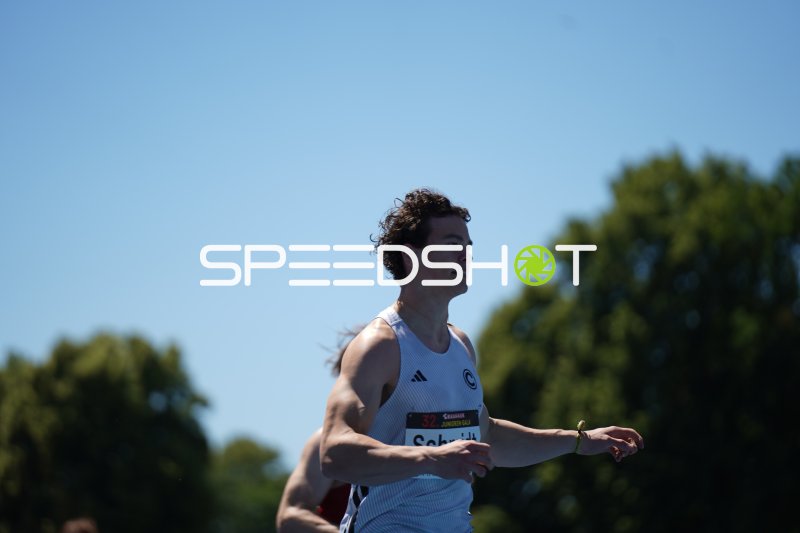 Lennox Schmidt (#26) beim Sprint im Michael-Hoffmann-Stadion Mannheim