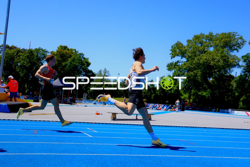 Sprintduell auf der blauen Tartanbahn im Michael-Hoffmann-Stadion Mannheim