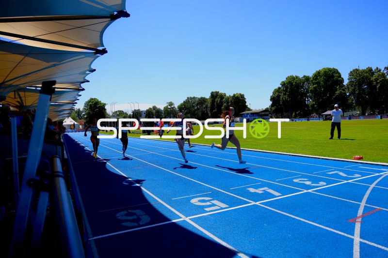 Sprintfinale auf der Zielgeraden im Michael-Hoffmann-Stadion Mannheim