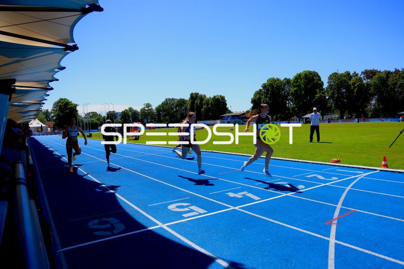 Xenia Buri (#310) im Sprint beim Leichtathletik-Meeting in Mannheim