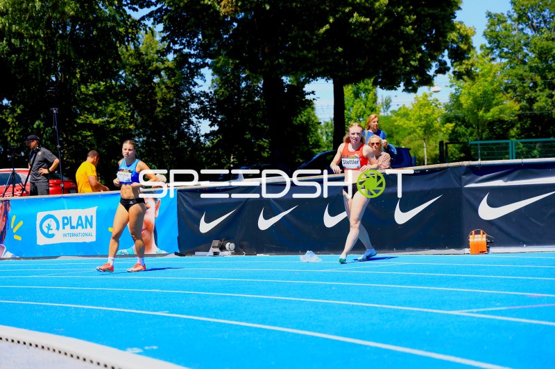Mia Rahnfeld und Athletin Stettler beim 100m-Lauf im Michael-Hoffmann-Stadion