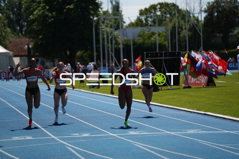Anochili Lena (#77) beim 100m-Sprint im Michael-Hoffmann-Stadion Mannheim